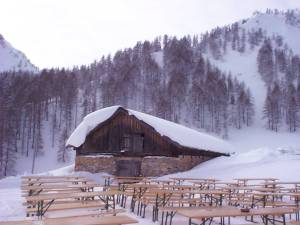 Xtrallusion photo library of independent, self-guided walking and sightseeing holidays in Italy. Pictures, images, photos and photographs taken along the way of this 1-day walking itinerary, to give you a visual impression of the day's walk.